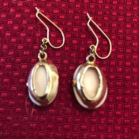 Antique White Cameos very similar but not identical,14k setting. - Picture 2 of 5